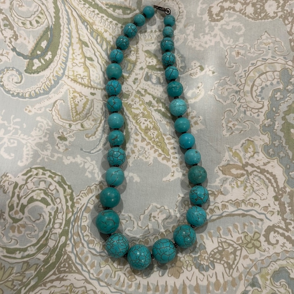 Turquoise bead necklace